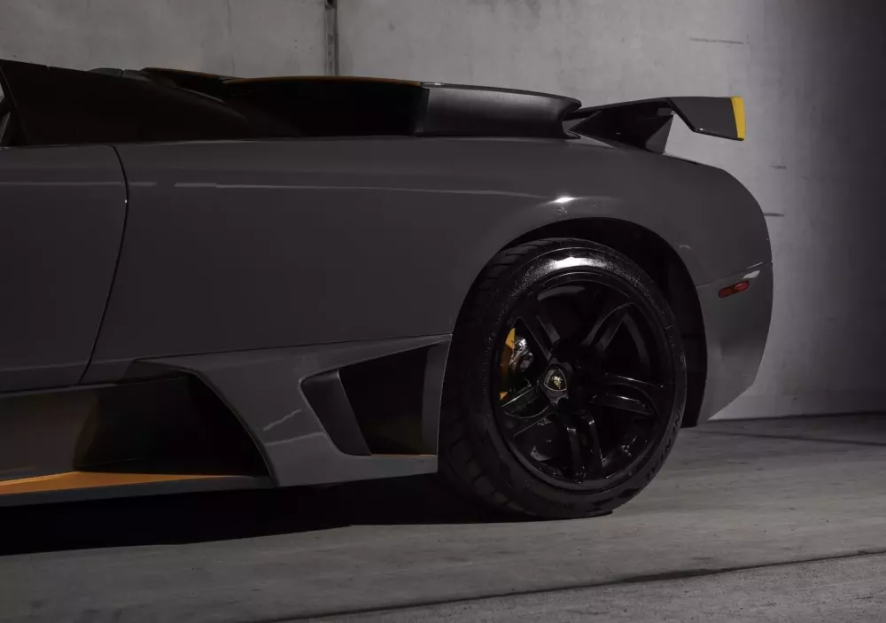 Thật vui vì chiếc Lamborghini Murcielago LP650-4 Roadster cuối cùng đã có mặt trên thị trường- Ảnh 5. Thật vui vì chiếc Lamborghini Murcielago LP650-4 Roadster cuối cùng đã có mặt trên thị trường- Ảnh 5.