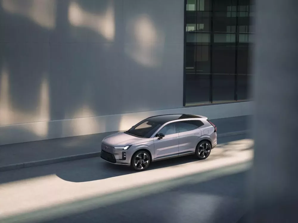 Cận cảnh Volvo XC70 mới ra mắt tại hàng xóm của Việt Nam- Ảnh 3.