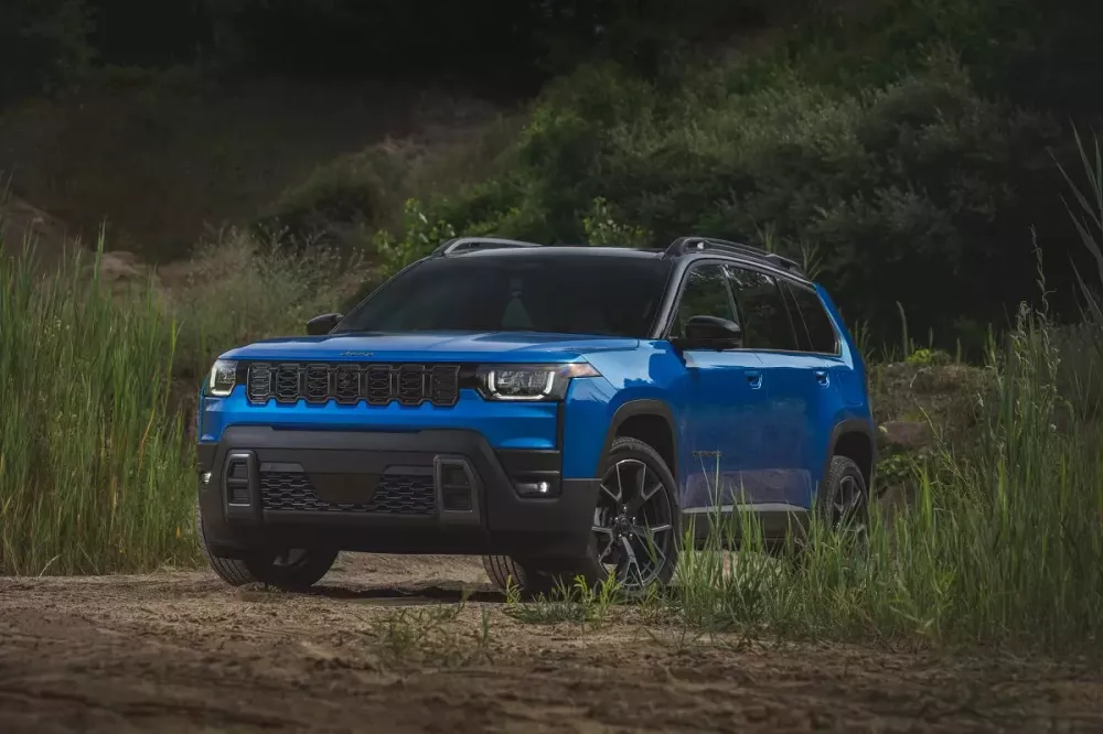 Jeep Cherokee 2026 ra mắt, cạnh tranh Hyundai Santa Fe