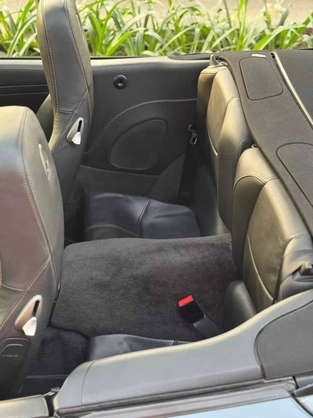 Porsche 911 Carerra Cabriolet 997 hàng hiếm xuất hiện, nhiều khả năng thuộc sở hữu của người này- Ảnh 9. Porsche 911 Carerra Cabriolet 997 hàng hiếm xuất hiện, nhiều khả năng thuộc sở hữu của người này- Ảnh 9.