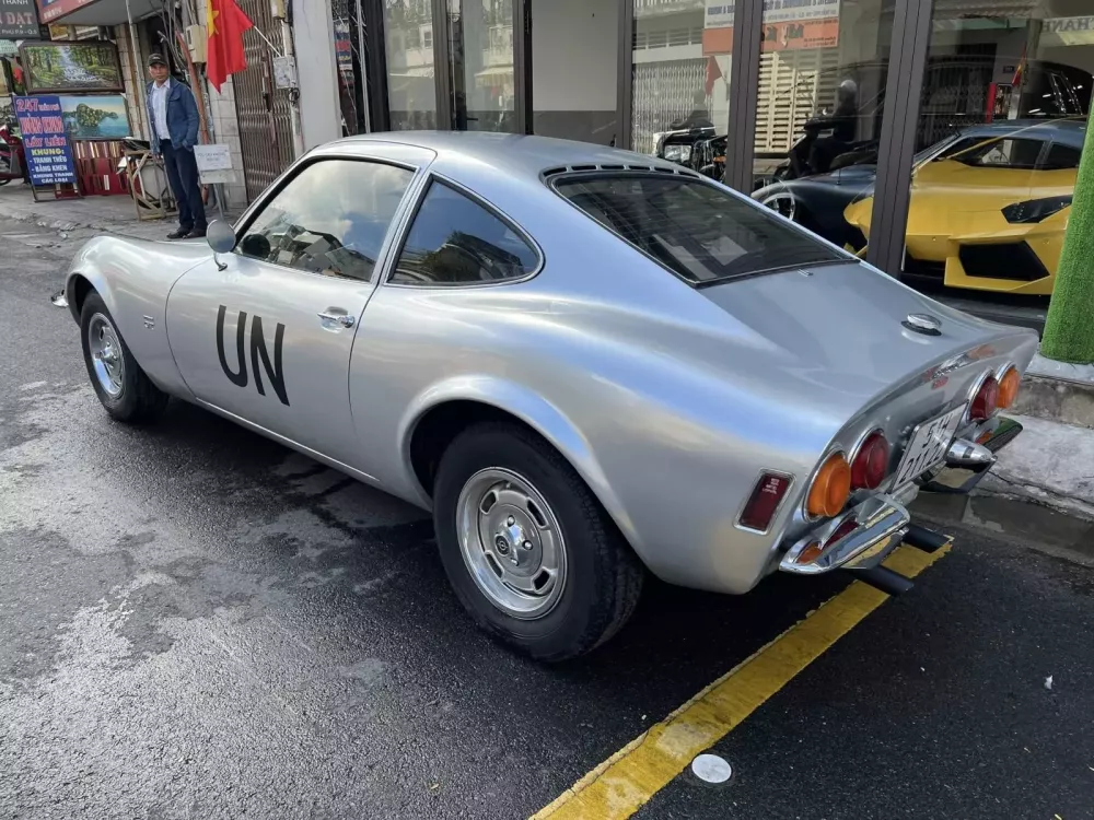 Giới chơi xe cổ lại xôn xao với chiếc Opel GT của "Qua" Vũ mới tậu- Ảnh 3. Giới chơi xe cổ lại xôn xao với chiếc Opel GT của "Qua" Vũ mới tậu- Ảnh 3.