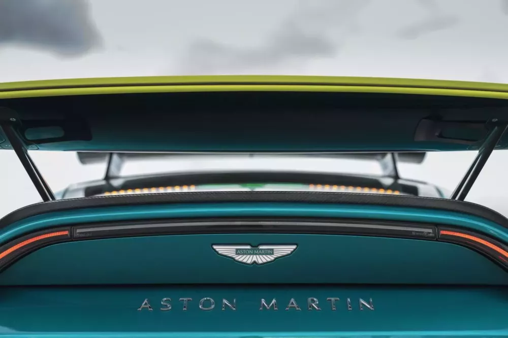 Aston Martin Vantage S làm xe an toàn tại giải đua xe Công thức 1- Ảnh 5.