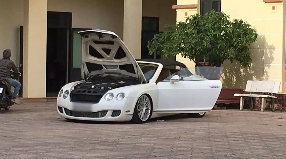 Bentley Continental GTC hơn 15 năm tuổi của doanh nhân Điện Biên- Ảnh 2. Bentley Continental GTC hơn 15 năm tuổi của doanh nhân Điện Biên- Ảnh 2.