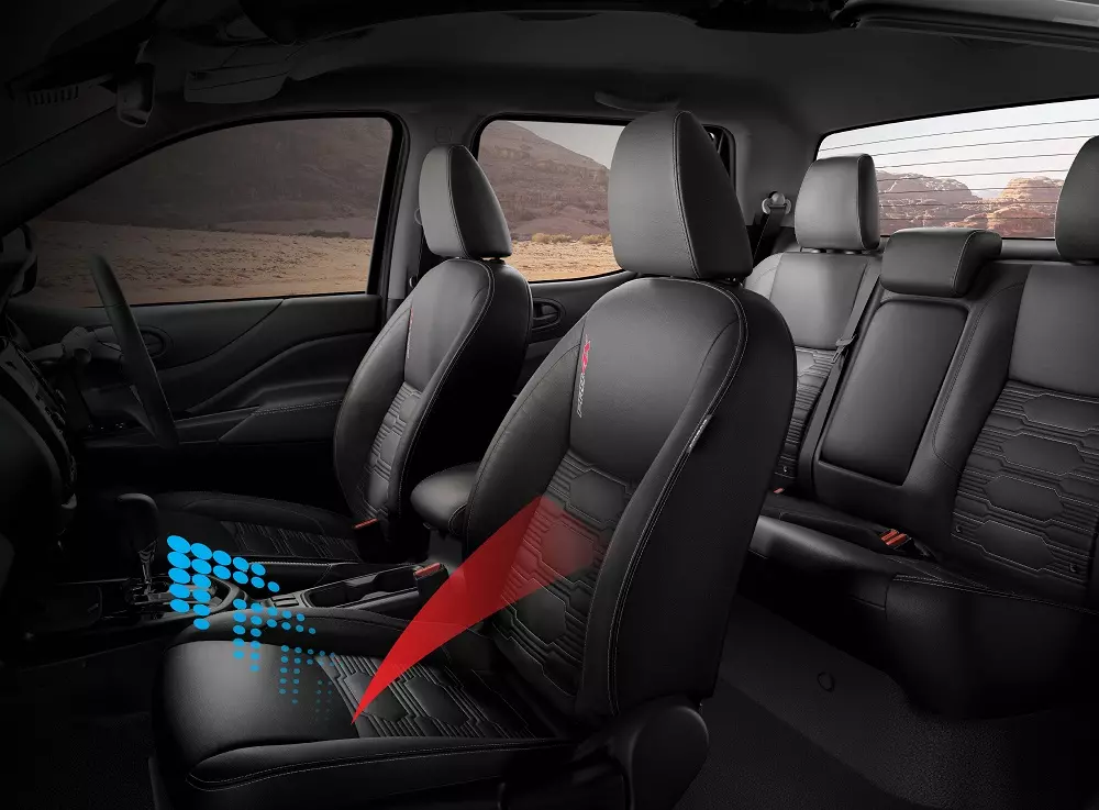 Nissan Navara X-Tremer 2025 được trang bị ghế bọc bằng chất liệu chống bám bẩn
