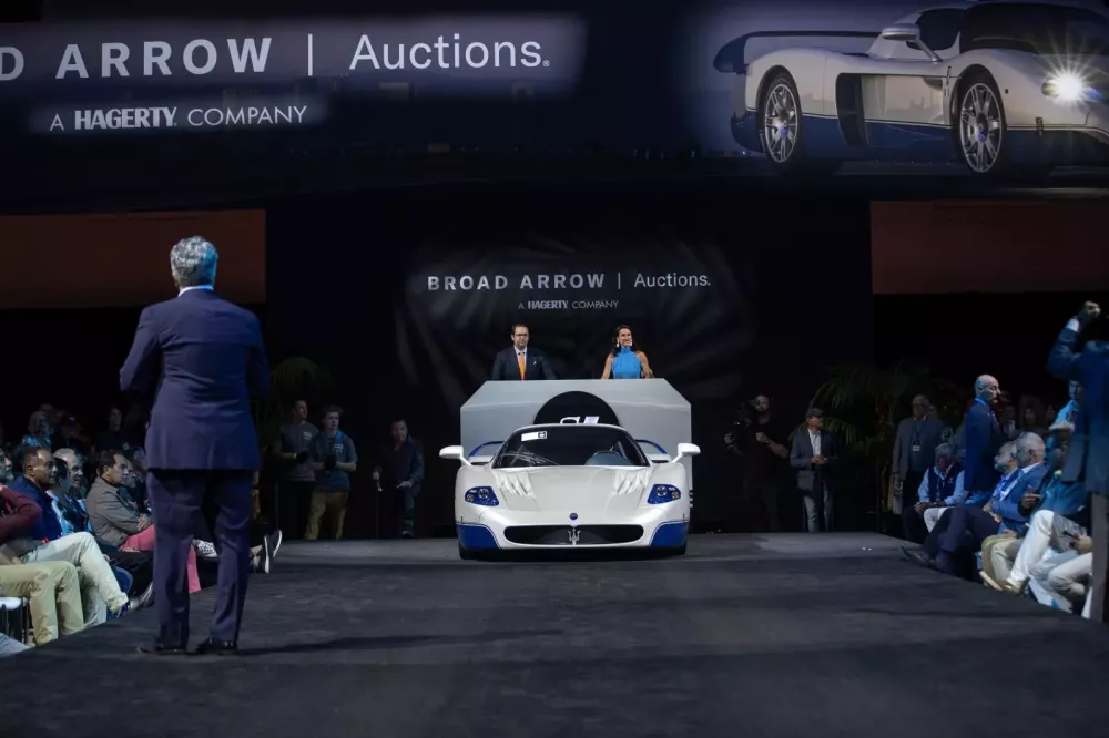 Chi tiết siêu phẩm Maserati MC12 mới được bán với giá kỷ lục- Ảnh 1. Chi tiết siêu phẩm Maserati MC12 mới được bán với giá kỷ lục- Ảnh 1.
