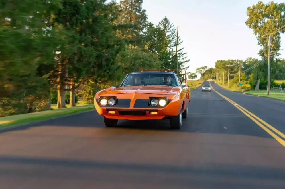 Câu chuyện về người phụ nữ lái xe Plymouth Superbird 1970 trong 40 năm trước khi qua đời- Ảnh 2. Câu chuyện về người phụ nữ lái xe Plymouth Superbird 1970 trong 40 năm trước khi qua đời- Ảnh 2.