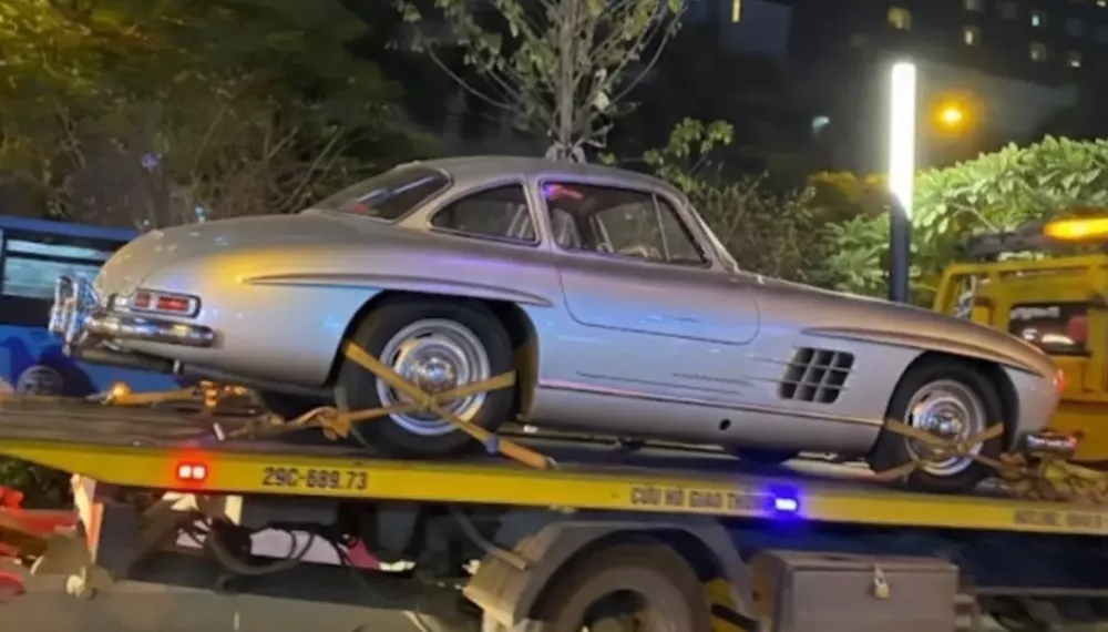 Siêu phẩm Mercedes-Benz 300 SL Gullwing âm thầm xuất hiện tại Việt Nam, phải chăng của doanh nhân này?- Ảnh 2. Siêu phẩm Mercedes-Benz 300 SL Gullwing âm thầm xuất hiện tại Việt Nam, phải chăng của doanh nhân này?- Ảnh 2.
