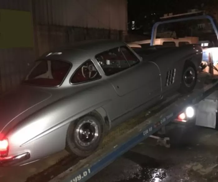 Siêu phẩm Mercedes-Benz 300 SL Gullwing âm thầm xuất hiện tại Việt Nam, phải chăng của doanh nhân này?- Ảnh 1.
