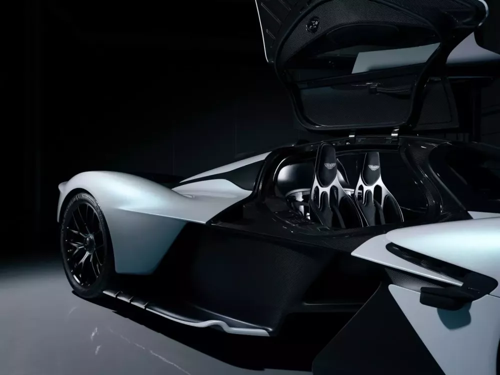 Cựu tay đua F1 rao bán Aston Martin Valkyrie chỉ sau 100 miles trải nghiệm- Ảnh 5. Cựu tay đua F1 rao bán Aston Martin Valkyrie chỉ sau 100 miles trải nghiệm- Ảnh 5.