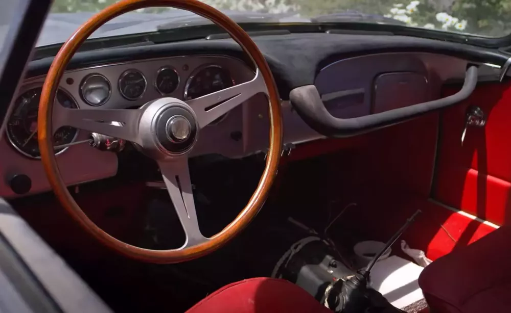 Maserati 3500 GT 1960 xuất hiện sau nhiều thập kỷ ẩn náu trong garage của chủ nhân quá cố- Ảnh 9. Maserati 3500 GT 1960 xuất hiện sau nhiều thập kỷ ẩn náu trong garage của chủ nhân quá cố- Ảnh 9.