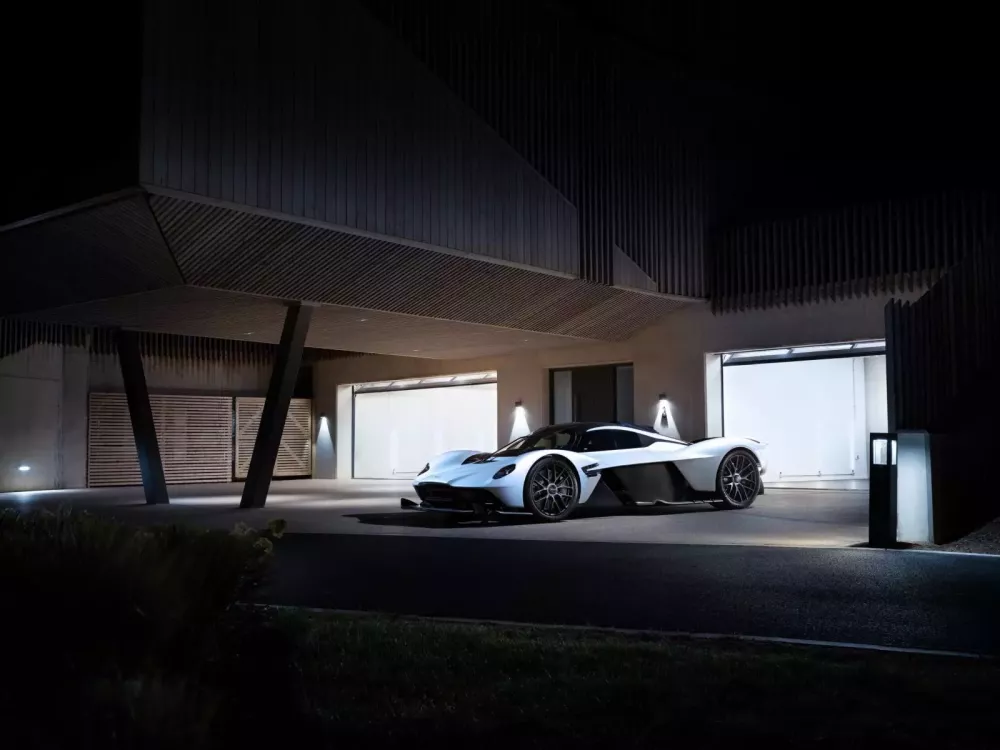 Cựu tay đua F1 rao bán Aston Martin Valkyrie chỉ sau 100 miles trải nghiệm- Ảnh 4. Cựu tay đua F1 rao bán Aston Martin Valkyrie chỉ sau 100 miles trải nghiệm- Ảnh 4.