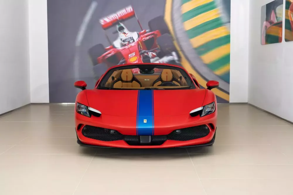 Đánh gia nhanh Ferrari 296 GTS cá nhân hóa đặc biệt tại Việt Nam: Màu sơn lạ mắt cùng gói carbon màu đỏ đắt tiền- Ảnh 1.
