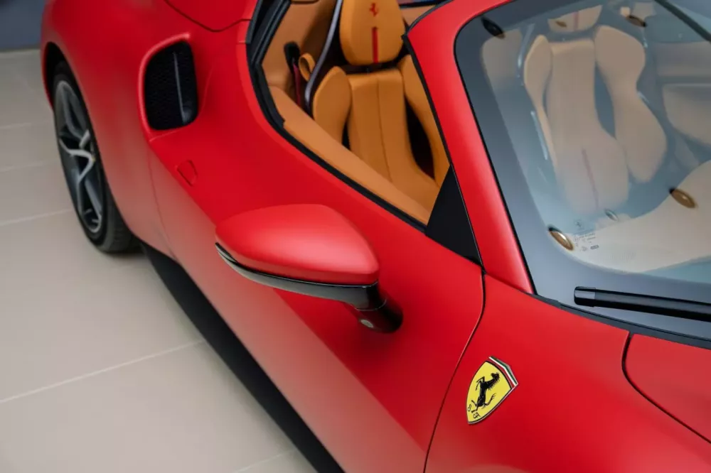 Đánh gia nhanh Ferrari 296 GTS cá nhân hóa đặc biệt tại Việt Nam: Màu sơn lạ mắt cùng gói carbon màu đỏ đắt tiền- Ảnh 3. Đánh gia nhanh Ferrari 296 GTS cá nhân hóa đặc biệt tại Việt Nam: Màu sơn lạ mắt cùng gói carbon màu đỏ đắt tiền- Ảnh 3.