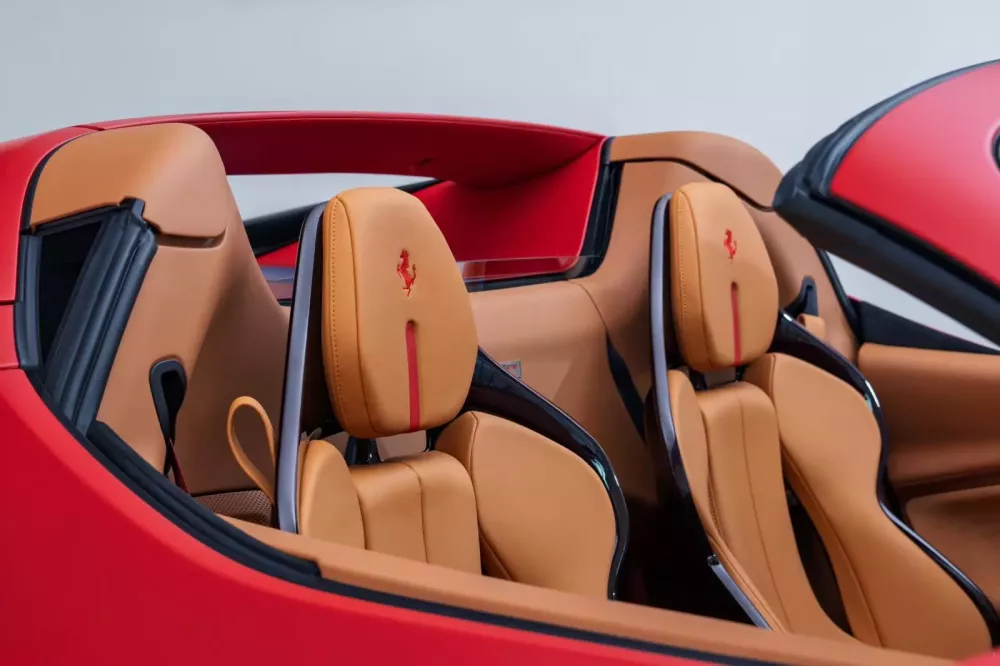 Đánh gia nhanh Ferrari 296 GTS cá nhân hóa đặc biệt tại Việt Nam: Màu sơn lạ mắt cùng gói carbon màu đỏ đắt tiền- Ảnh 7. Đánh gia nhanh Ferrari 296 GTS cá nhân hóa đặc biệt tại Việt Nam: Màu sơn lạ mắt cùng gói carbon màu đỏ đắt tiền- Ảnh 7.