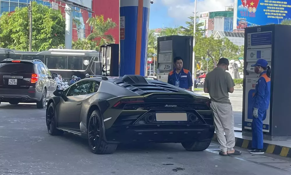 Mới xuất hiện, siêu bò Lamborghini Huracan Sterrato đầu tiên về Việt Nam đã bắt gặp ở Huế- Ảnh 1.