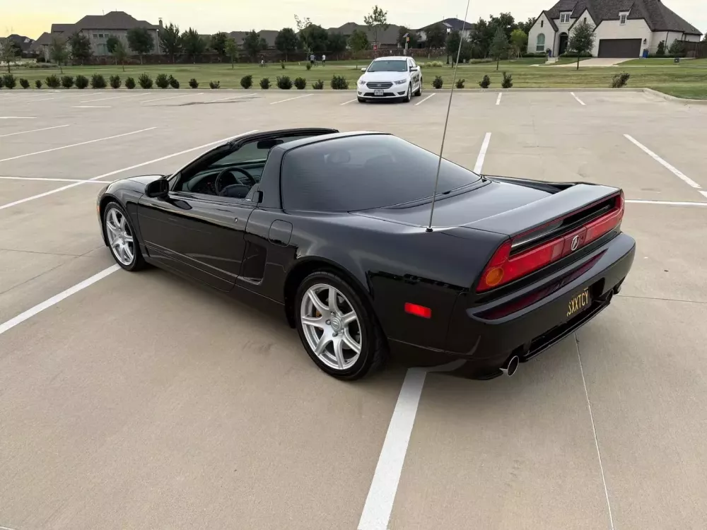 Chơi xe JDM không lo lỗ, Acura NSX-T 2004 mang về lợi nhuận 396 triệu đồng sau 8 tháng chủ nhân mua về- Ảnh 1. Chơi xe JDM không lo lỗ, Acura NSX-T 2004 mang về lợi nhuận 396 triệu đồng sau 8 tháng chủ nhân mua về- Ảnh 1.