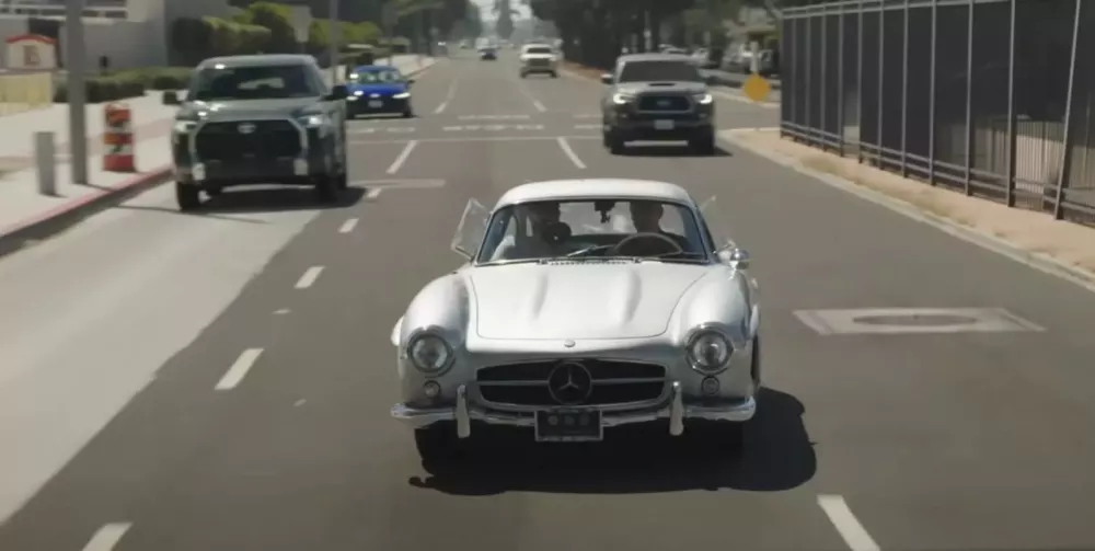 YouTuber vỡ òa trong sung sướng khi mua được Mercedes-Benz 300 SL Gullwing dù phải bán xe Bugatti- Ảnh 1. YouTuber vỡ òa trong sung sướng khi mua được Mercedes-Benz 300 SL Gullwing dù phải bán xe Bugatti- Ảnh 1.