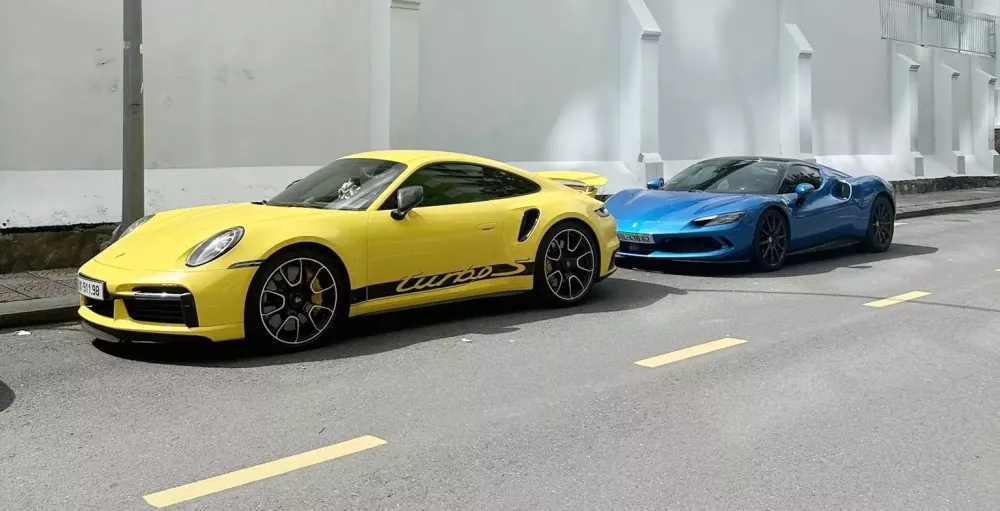 Porsche 911 Turbo S và Ferrari 296 GTS hàng hiếm trên đường phố HCM- Ảnh 1.