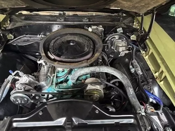 Pontiac GTO "mạ vàng" được chào bán với thông tin gây bất ngờ- Ảnh 8. Pontiac GTO "mạ vàng" được chào bán với thông tin gây bất ngờ- Ảnh 8.