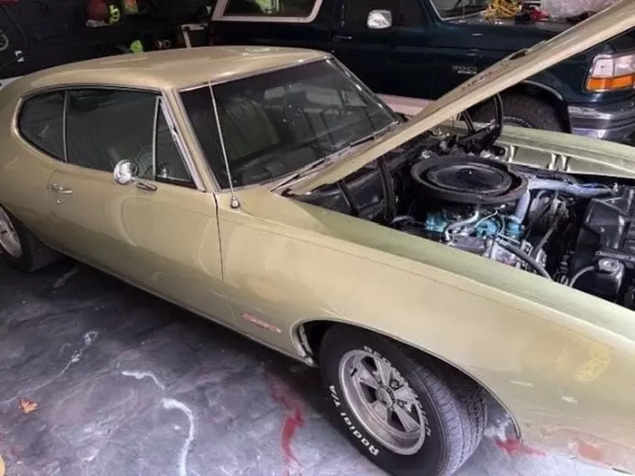Pontiac GTO "mạ vàng" được chào bán với thông tin gây bất ngờ- Ảnh 1. Pontiac GTO "mạ vàng" được chào bán với thông tin gây bất ngờ- Ảnh 1.