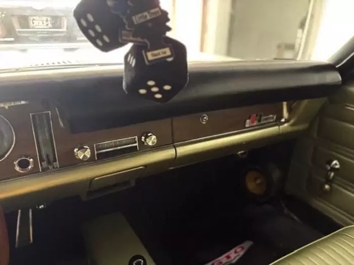 Pontiac GTO "mạ vàng" được chào bán với thông tin gây bất ngờ- Ảnh 7. Pontiac GTO "mạ vàng" được chào bán với thông tin gây bất ngờ- Ảnh 7.