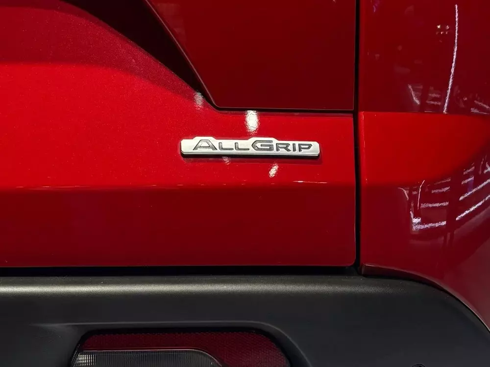 Suzuki Victoris có phiên bản dẫn động 4 bánh Suzuki Victoris có phiên bản dẫn động 4 bánh