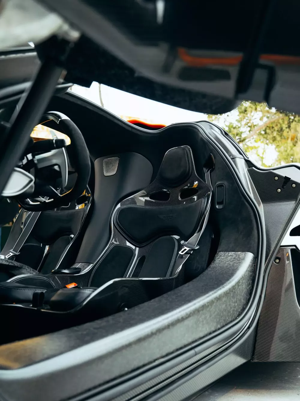 Aston Martin Valhalla sản xuất dành cho khách hàng: Siêu phẩm gần 1 triệu USD- Ảnh 7. Aston Martin Valhalla sản xuất dành cho khách hàng: Siêu phẩm gần 1 triệu USD- Ảnh 7.
