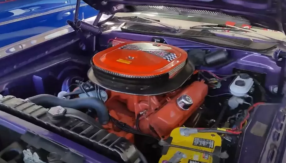 Chơi xe cổ chưa bao giờ là dễ dàng, chủ xe Dodge Challenger R/T 1970 mất 5 năm để phục chế- Ảnh 6. Chơi xe cổ chưa bao giờ là dễ dàng, chủ xe Dodge Challenger R/T 1970 mất 5 năm để phục chế- Ảnh 6.