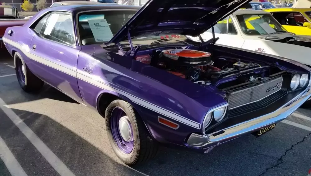 Chơi xe cổ chưa bao giờ là dễ dàng, chủ xe Dodge Challenger R/T 1970 mất 5 năm để phục chế- Ảnh 2. Chơi xe cổ chưa bao giờ là dễ dàng, chủ xe Dodge Challenger R/T 1970 mất 5 năm để phục chế- Ảnh 2.