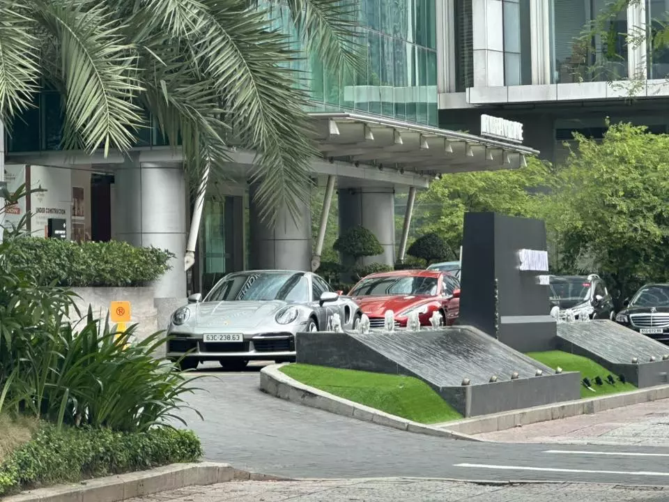 Tỷ phú USD của Việt Nam chi 40 triệu đồng cho biển số xe Porsche 911 Turbo 50 Years: Ý nghĩa từ ngày tháng năm sinh- Ảnh 2.