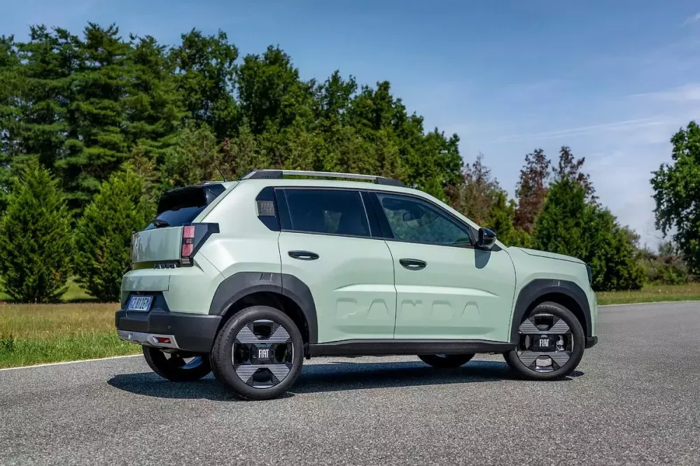 Cận cảnh Fiat Grande Panda 2025 với việc trang bị thêm động cơ xăng, bên cạnh máy hybrid và điện- Ảnh 4. Cận cảnh Fiat Grande Panda 2025 với việc trang bị thêm động cơ xăng, bên cạnh máy hybrid và điện- Ảnh 4.