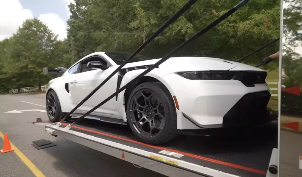 Nếu may mắn mua được chiếc Ford Mustang này bạn sẽ không có quyền bán lại đó khi sở hữu chưa đủ 2 năm- Ảnh 3. Nếu may mắn mua được chiếc Ford Mustang này bạn sẽ không có quyền bán lại đó khi sở hữu chưa đủ 2 năm- Ảnh 3.