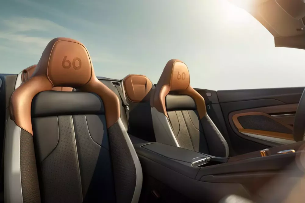 Chi tiết cặp đôi Vanquish và DB12 mui trần giới hạn mới được Q by Aston Martin ra mắt- Ảnh 9. Chi tiết cặp đôi Vanquish và DB12 mui trần giới hạn mới được Q by Aston Martin ra mắt- Ảnh 9.