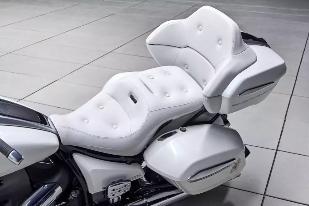 Giáo hoàng Lêô XIV được tặng xe mô tô BMW R18 nhưng sẽ không điều khiển nó qua Vatican- Ảnh 5. Giáo hoàng Lêô XIV được tặng xe mô tô BMW R18 nhưng sẽ không điều khiển nó qua Vatican- Ảnh 5.
