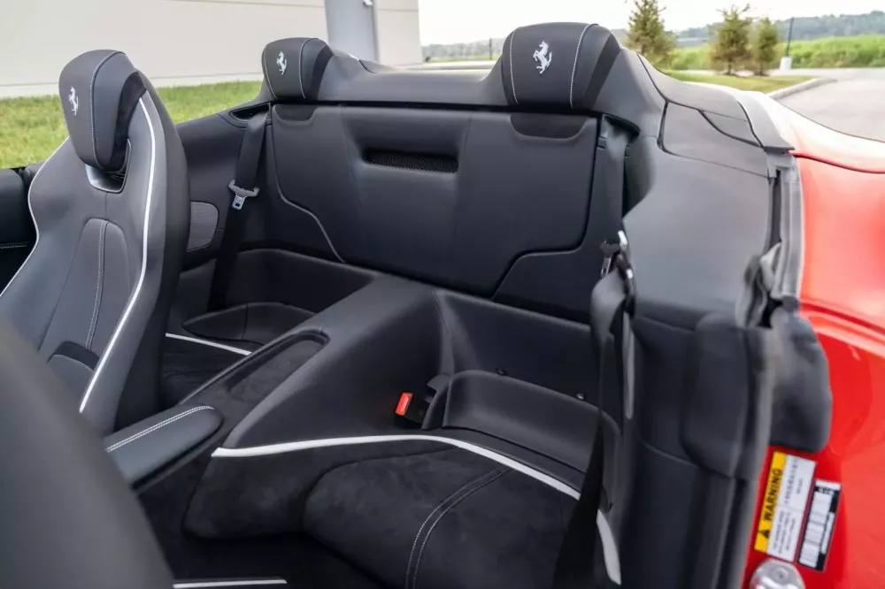 Ferrari Roma Spider không thú vị như bạn tưởng, ít nhất là trong mắt người đàn ông này- Ảnh 9. Ferrari Roma Spider không thú vị như bạn tưởng, ít nhất là trong mắt người đàn ông này- Ảnh 9.
