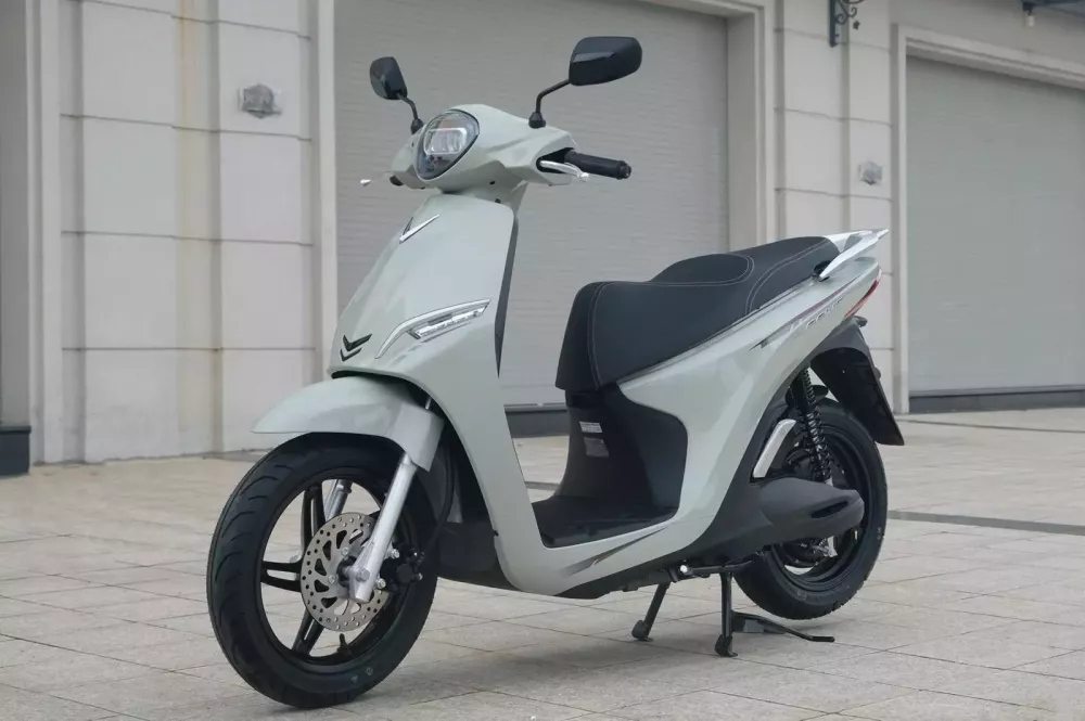 VinFast ra mắt 3 mẫu xe máy điện 2 pin, giá từ 23 triệu đồng- Ảnh 4. VinFast ra mắt 3 mẫu xe máy điện 2 pin, giá từ 23 triệu đồng- Ảnh 4.