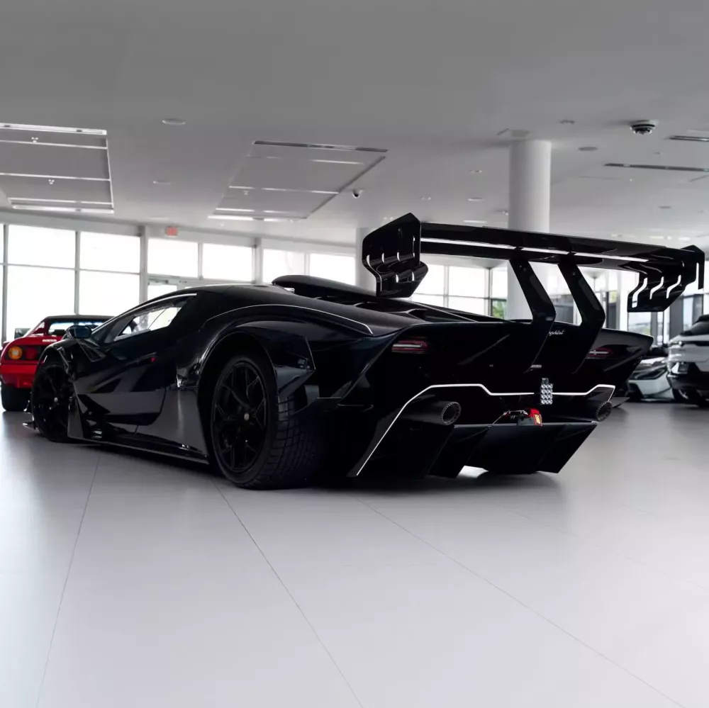 Xe đua Lamborghini Essenza SCV12 này rất phù hợp với nhu cầu chơi xe của Minh "Nhựa": Giá cũng chỉ 2 triệu USD- Ảnh 2. Xe đua Lamborghini Essenza SCV12 này rất phù hợp với nhu cầu chơi xe của Minh "Nhựa": Giá cũng chỉ 2 triệu USD- Ảnh 2.