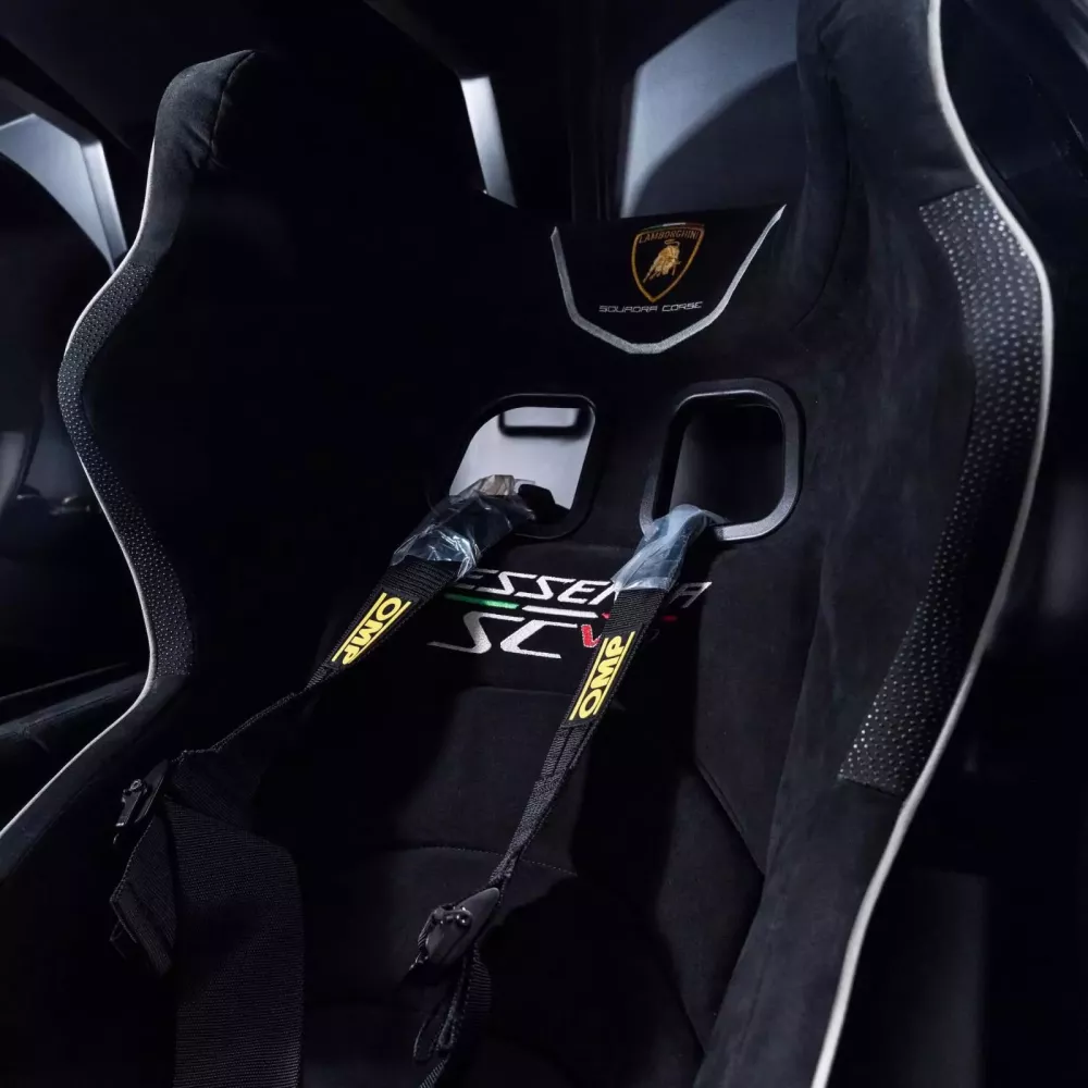 Xe đua Lamborghini Essenza SCV12 này rất phù hợp với nhu cầu chơi xe của Minh "Nhựa": Giá cũng chỉ 2 triệu USD- Ảnh 7. Xe đua Lamborghini Essenza SCV12 này rất phù hợp với nhu cầu chơi xe của Minh "Nhựa": Giá cũng chỉ 2 triệu USD- Ảnh 7.
