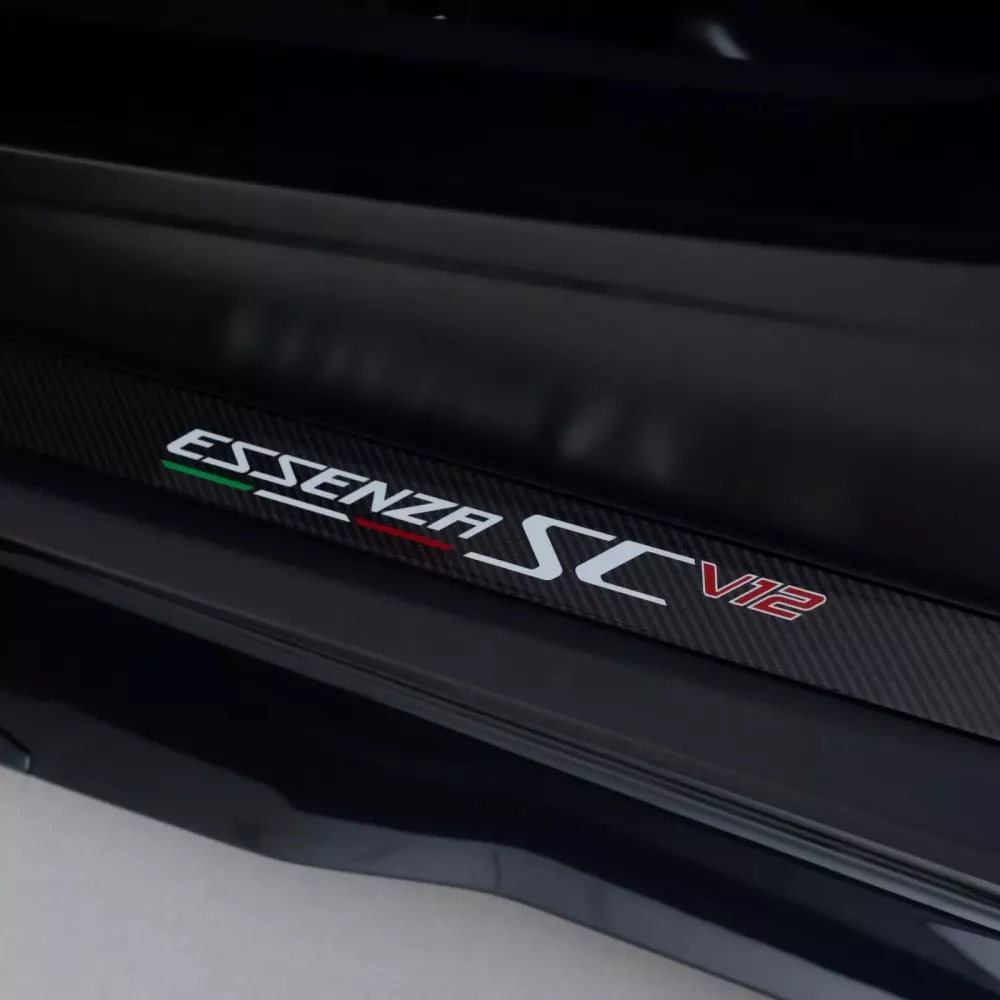 Xe đua Lamborghini Essenza SCV12 này rất phù hợp với nhu cầu chơi xe của Minh "Nhựa": Giá cũng chỉ 2 triệu USD- Ảnh 6. Xe đua Lamborghini Essenza SCV12 này rất phù hợp với nhu cầu chơi xe của Minh "Nhựa": Giá cũng chỉ 2 triệu USD- Ảnh 6.