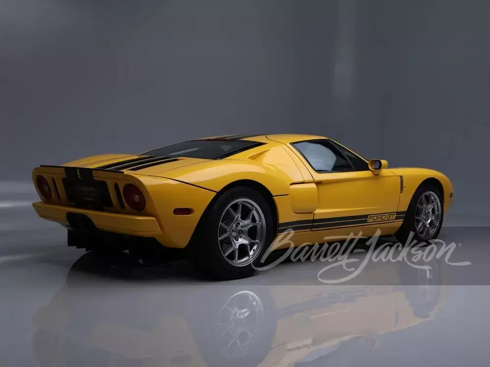 Dân chơi bán lại chiếc xe Ford GT đã sở hữu được 19 năm, chỉ chạy 2.200 km- Ảnh 3.