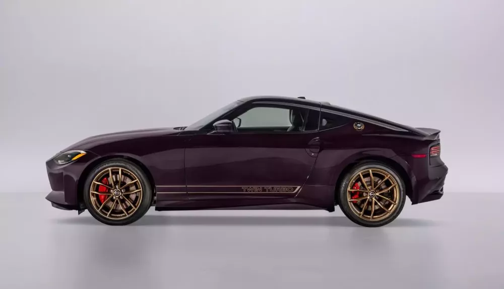 Nissan Z 2026 trở nên 'cổ điển' với gói Heritage giá 77 triệu đồng, bao gồm cả màu tím Midnight- Ảnh 2. Nissan Z 2026 trở nên 'cổ điển' với gói Heritage giá 77 triệu đồng, bao gồm cả màu tím Midnight- Ảnh 2.