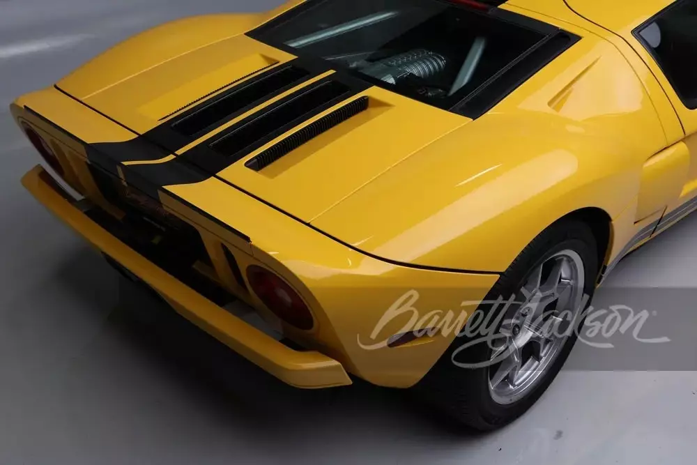 Dân chơi bán lại chiếc xe Ford GT đã sở hữu được 19 năm, chỉ chạy 2.200 km- Ảnh 6.