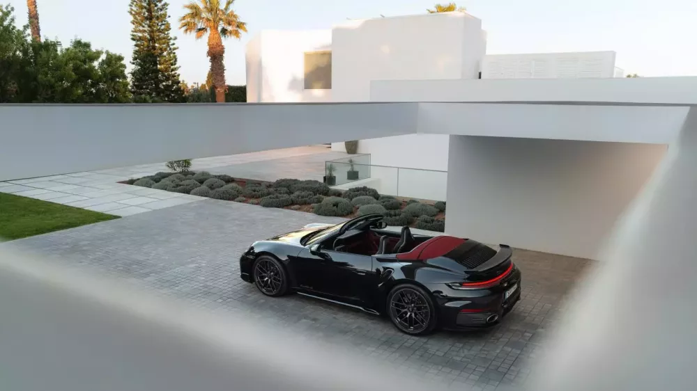 Porsche 911 Turbo S Cabriolet 2026 đắt hơn 66.700 đô la so với xe mà "Qua" Vũ đang sở hữu độc nhất- Ảnh 2.