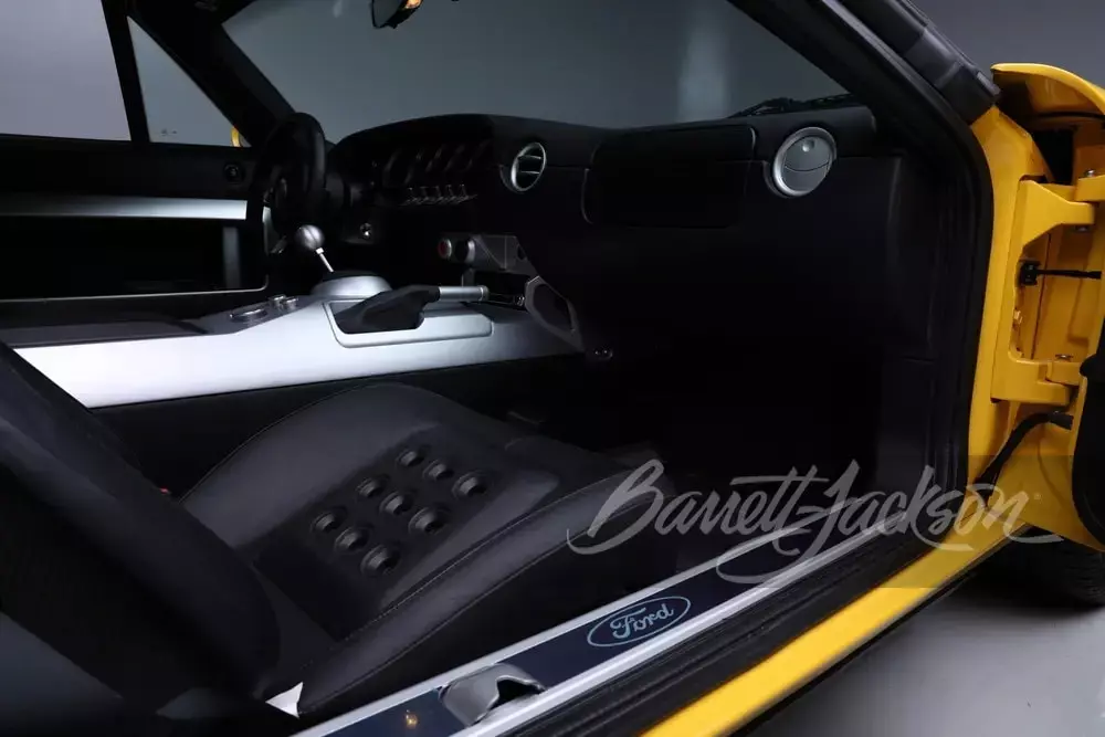 Dân chơi bán lại chiếc xe Ford GT đã sở hữu được 19 năm, chỉ chạy 2.200 km- Ảnh 11.