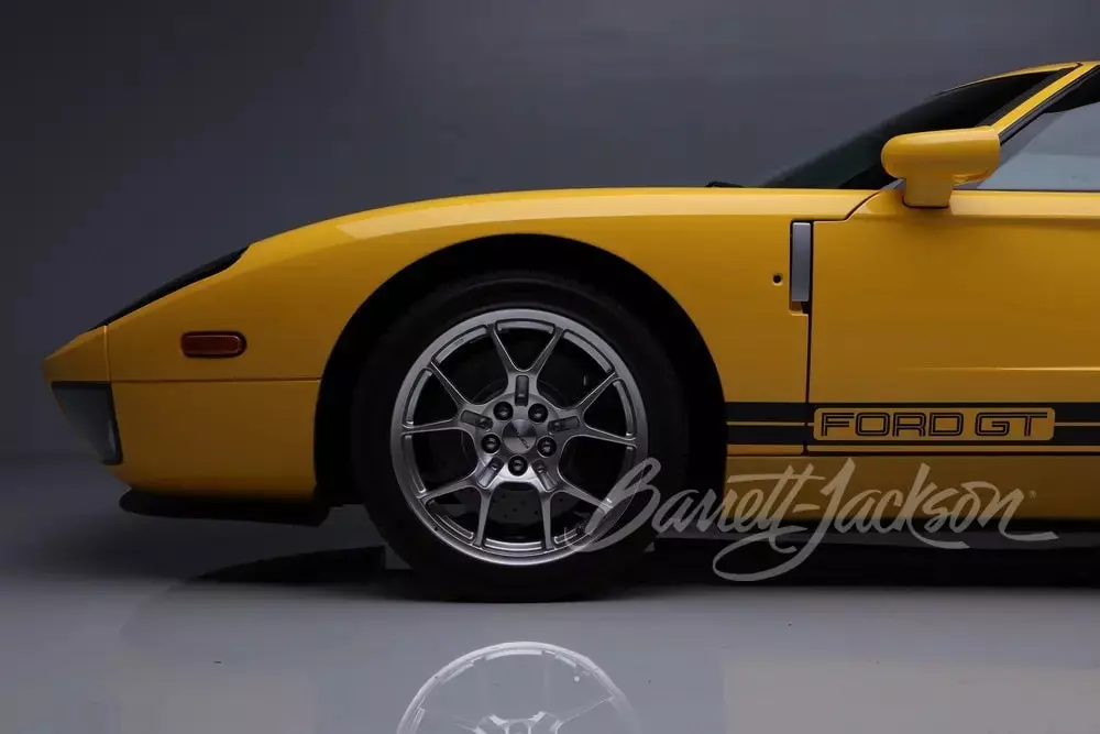 Dân chơi bán lại chiếc xe Ford GT đã sở hữu được 19 năm, chỉ chạy 2.200 km- Ảnh 4.