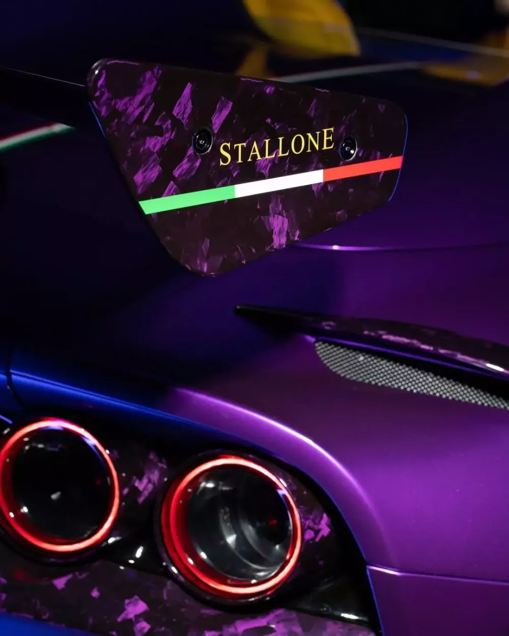 Không thể tin được khi Mansory lại nghĩ ra bộ áo màu tím cho sản phẩm độ Ferrari 812 Superfast- Ảnh 8.