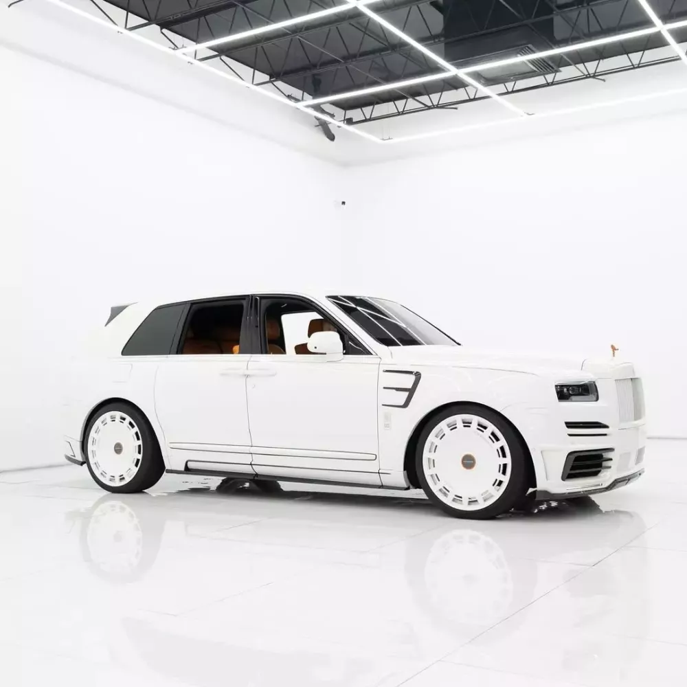 Ngắm "bạch công tử" Rolls-Royce Cullinan của Mansory- Ảnh 1.