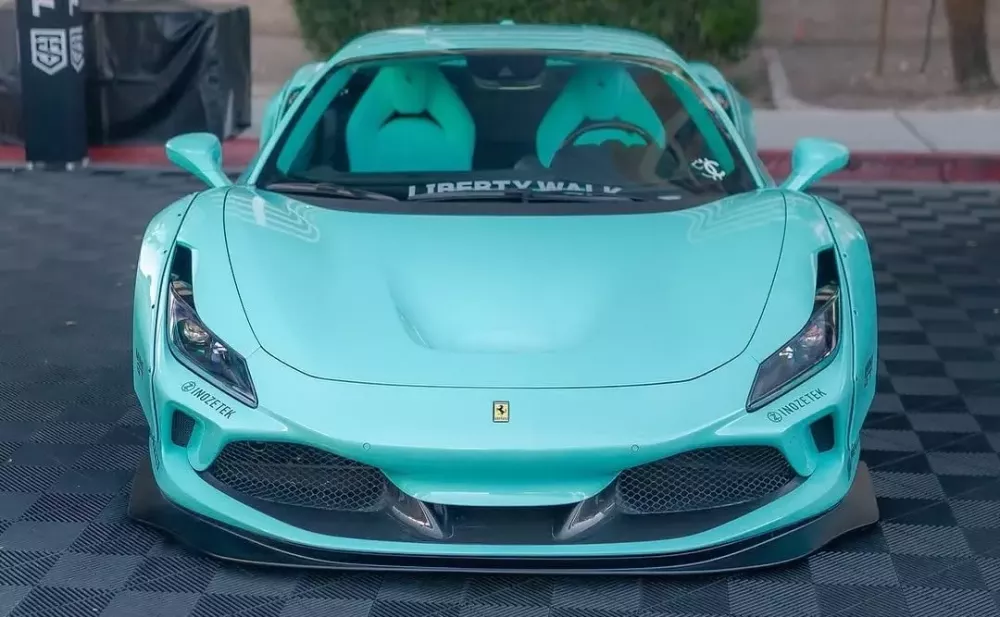 Bạn không nhầm đâu, kiểu độ xe Ferrari F8 này đích thực là của Liberty Walk- Ảnh 1.