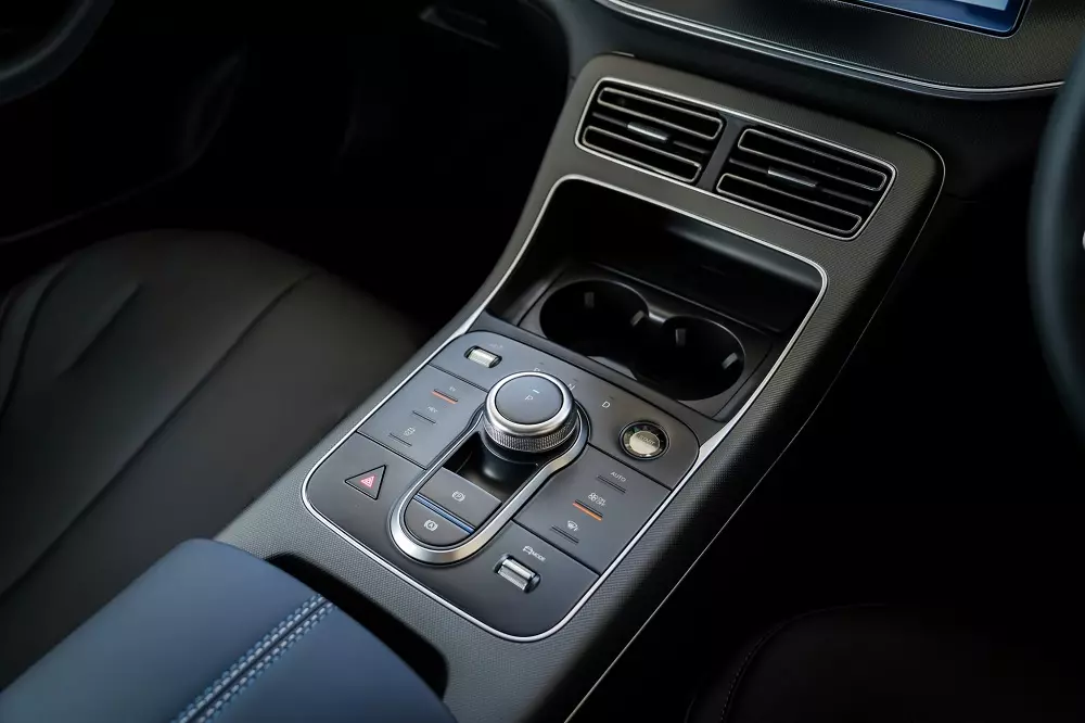 BYD Seal 5 được trang bị núm xoay chuyển số