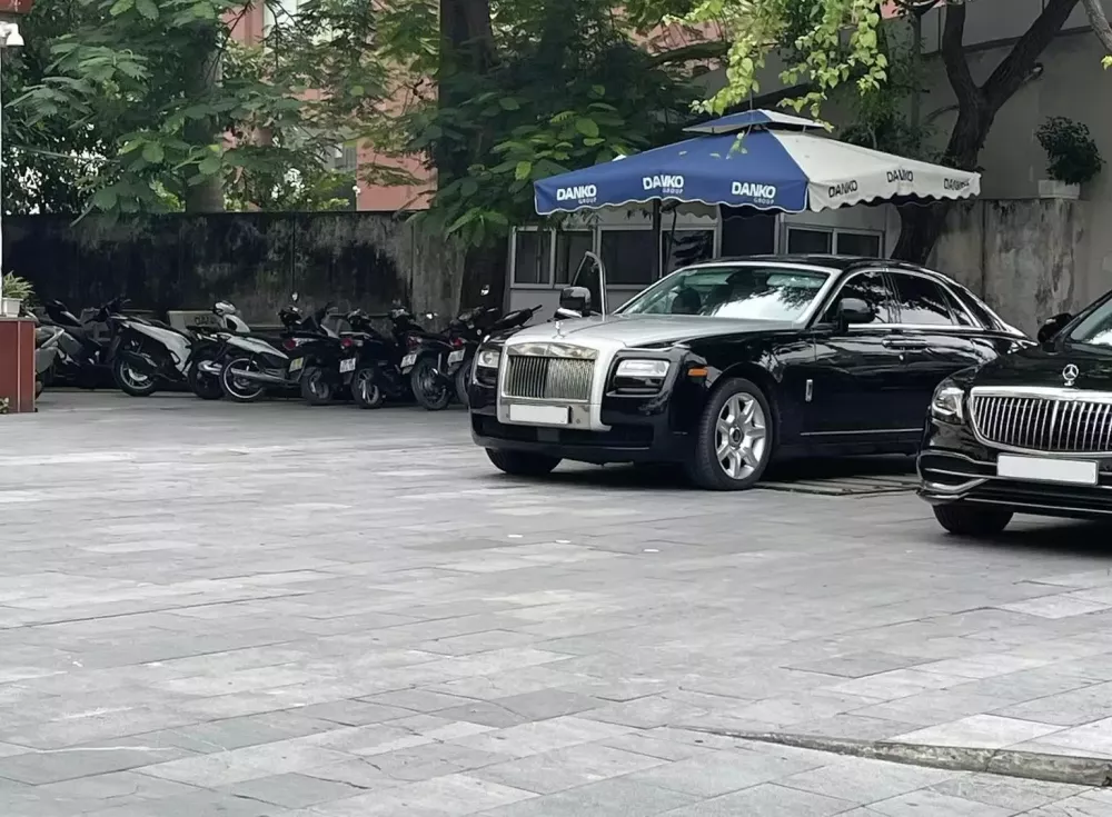 Cặp đôi Rolls-Royce đẳng cấp của doanh nhân bất động sản Hà Nội nhưng Mercedes-Maybach S650 Pullman mới là cực phẩm- Ảnh 1.